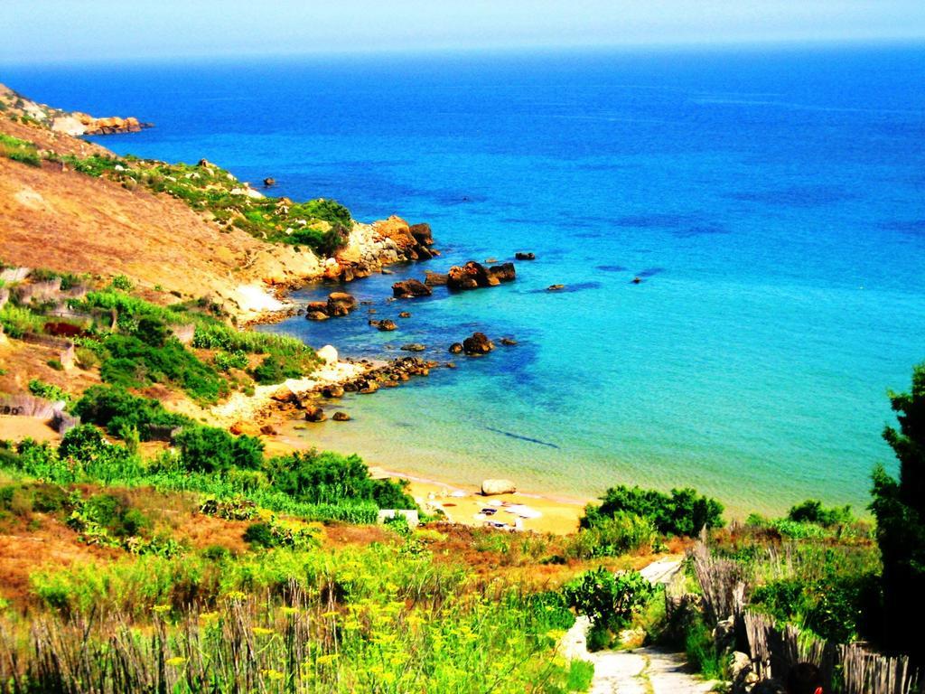 Ta'Kemmuna Hotel Qala Екстериор снимка