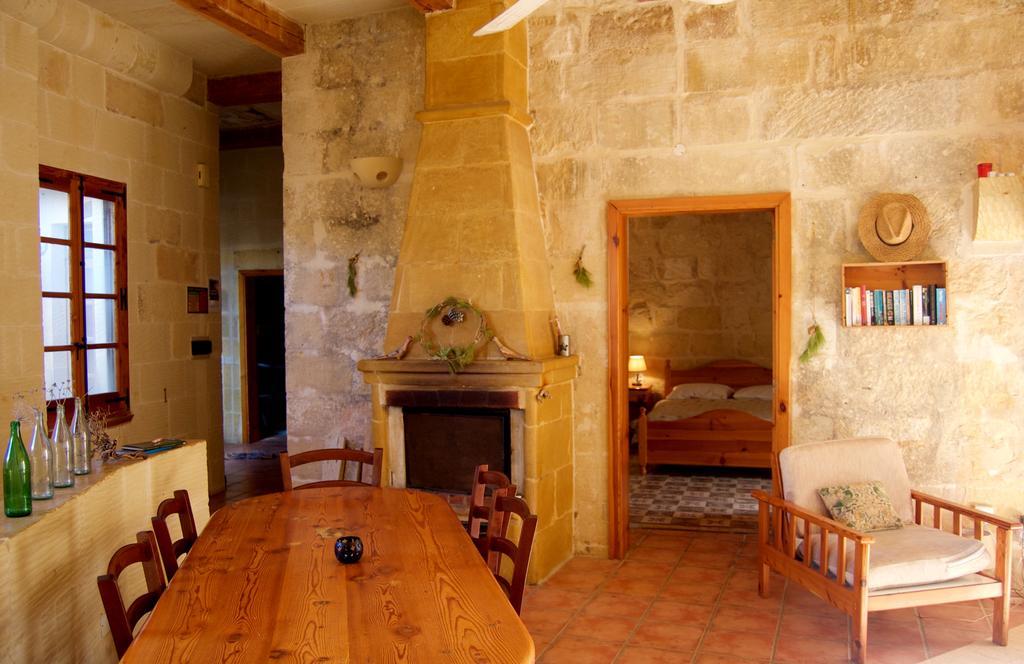 Ta'Kemmuna Hotel Qala Екстериор снимка