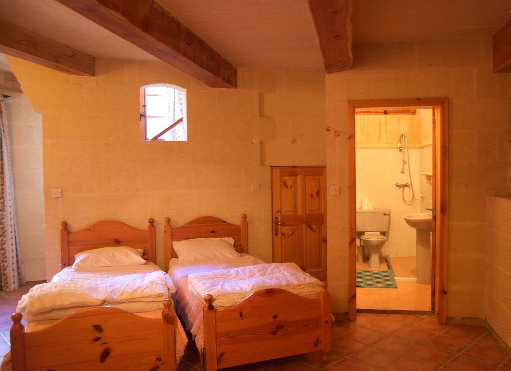 Ta'Kemmuna Hotel Qala Екстериор снимка